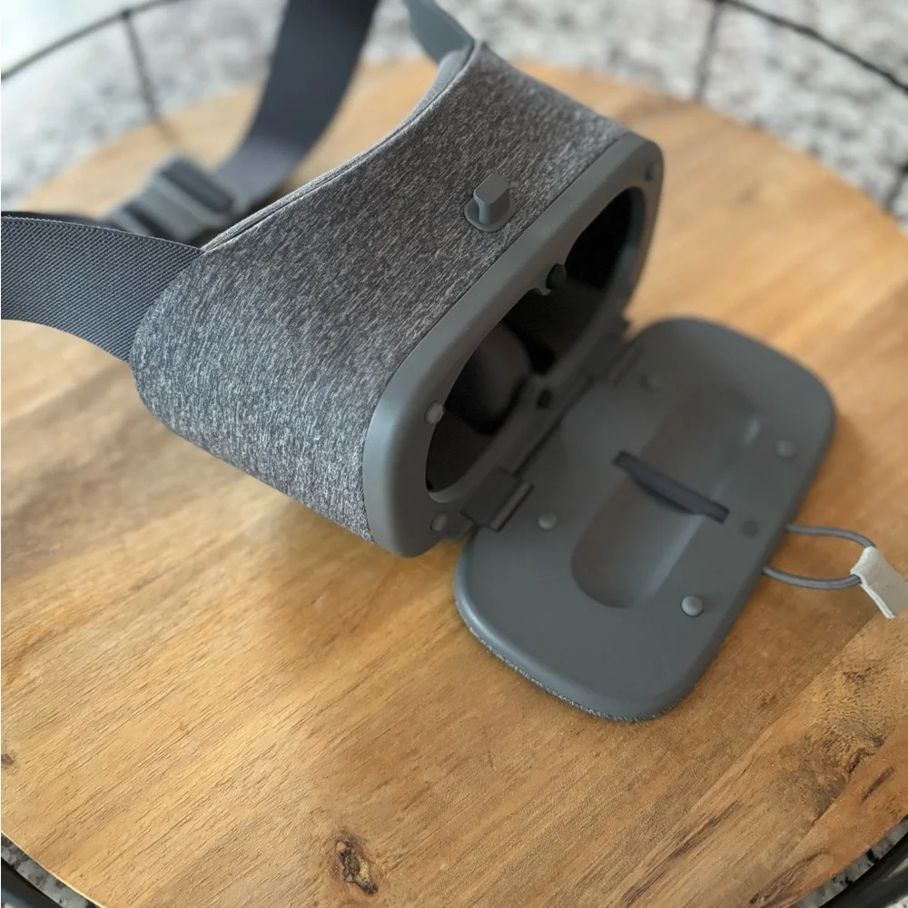 Google Daydream View VR Headset 2nd Generation